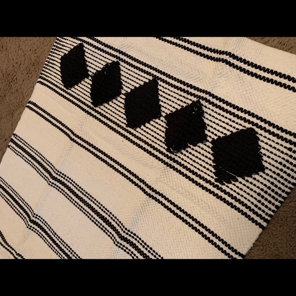 Caravan Diamond Woven Rug - Picture 5 of 8